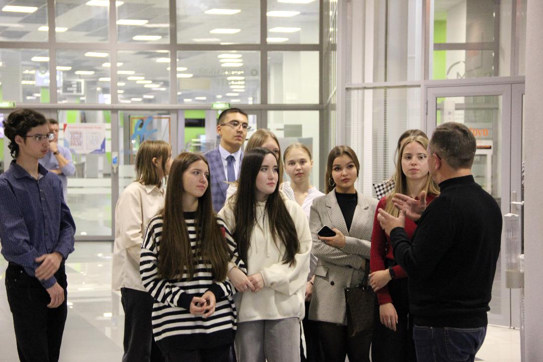 Школьники из Арамиля посетили Технопарк Университетский